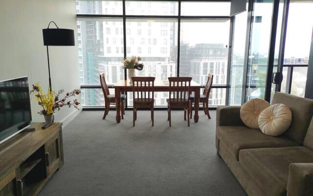 Modern apartment+office w Parking @ Olympic Park