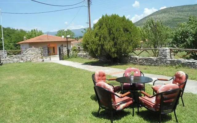 Iniohos Guesthouse