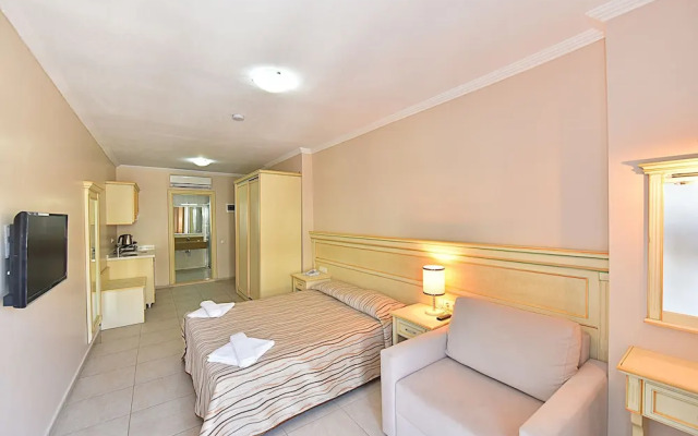 Tropicana Beach Apartments