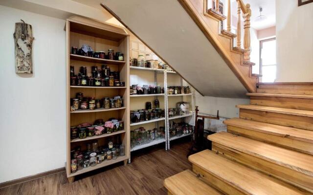 Willa Karolinka Stróża