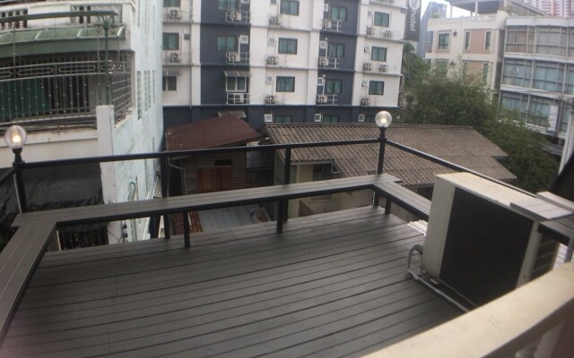 Life Hostel