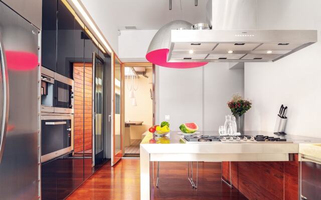 Unique 4 Bedroom Apartment near Duomo