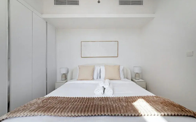 Bright 1BR with balcony in Luma 22