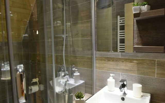 Villa Natural Wood