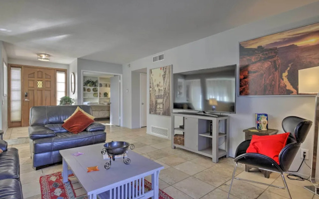 Lakefront Tempe House w/ Sun Deck, Hot Tub & Boats