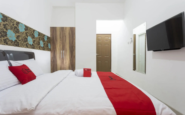 RedDoorz Plus @ Boulevard Residence BSD