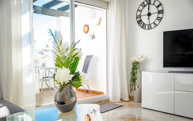 PP- Fantastic 2 bedroom apt with roof top terrace
