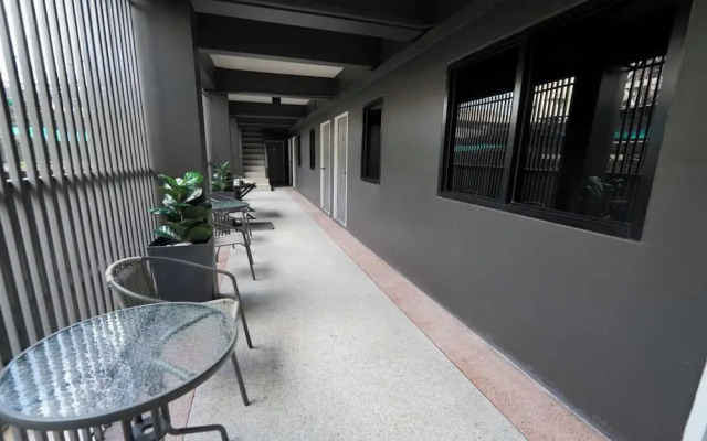 RQ Bangkok Huai Khwang by Collection O