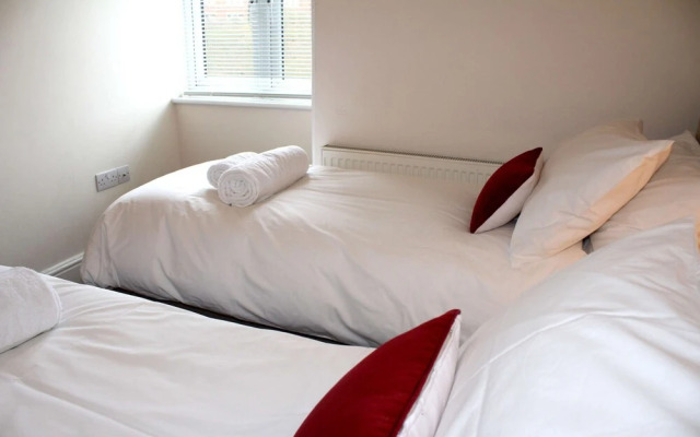 Cotswolds Valley Accommodation-Excl Prop