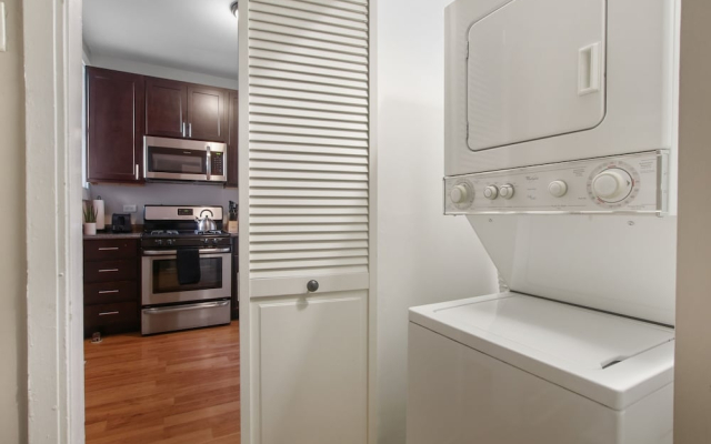 3BR Apartment w Laundry in Rogers Park