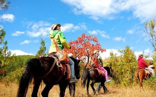 Lijiang Scenery Retreats Lake Front Villa Resort