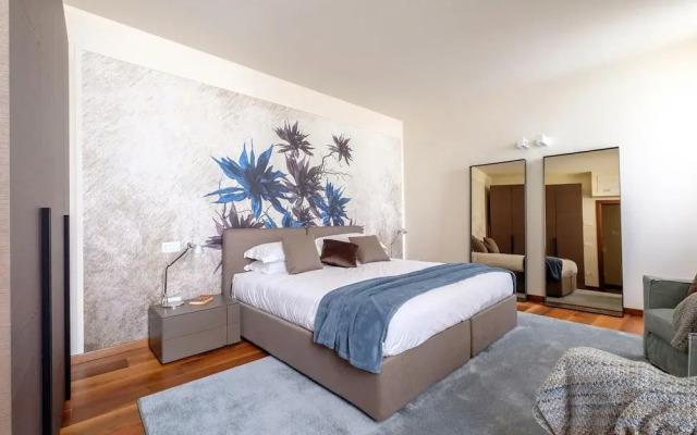 Venice Canal Palazzo Gracious and Modern 3 Bedroom Apartment