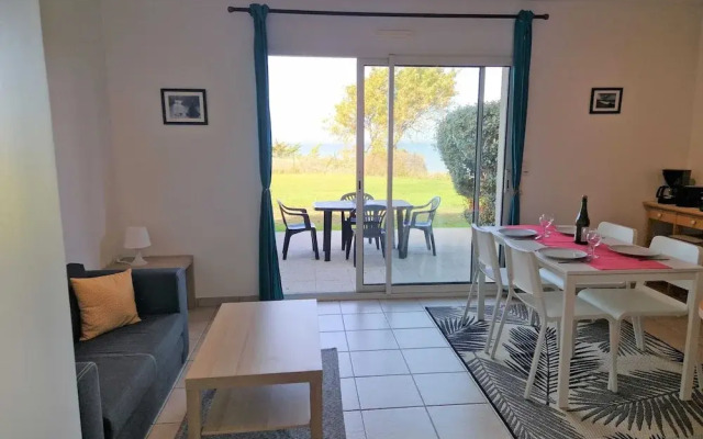 Flat With Direct Beach Access
