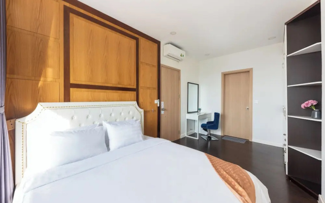 RIVERGATE apartment infinity pool & Gym