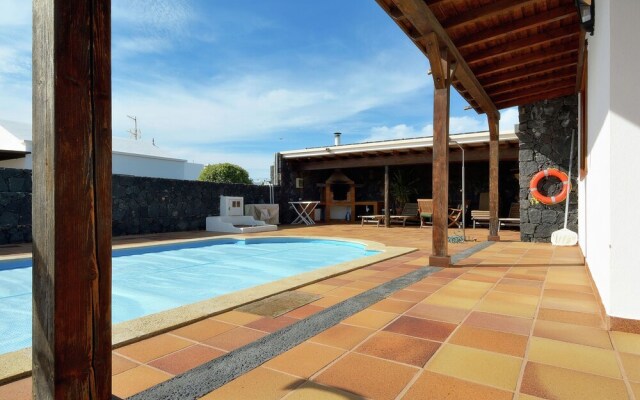 Spacious Villa in San Bartolomé With Swimming Pool