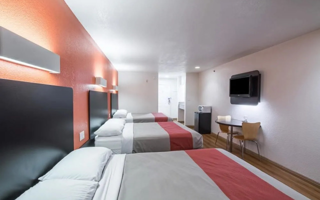 Motel 6 Hutchins Tx