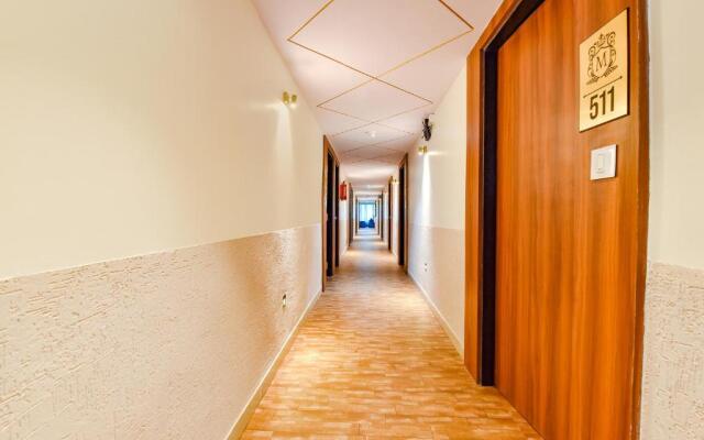 Fabhotel Matrix Inn