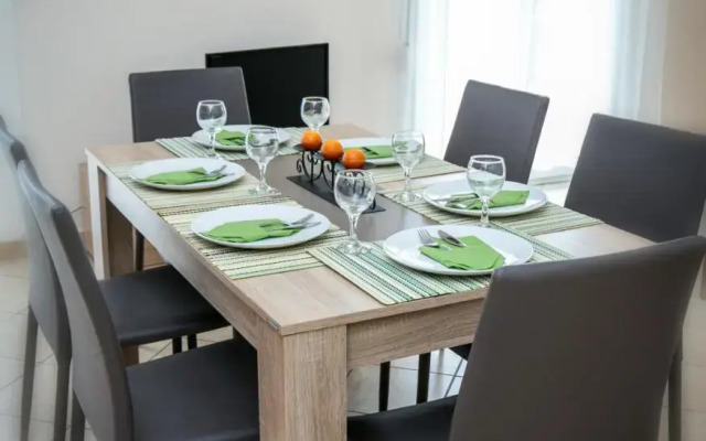 Mantos Apartment