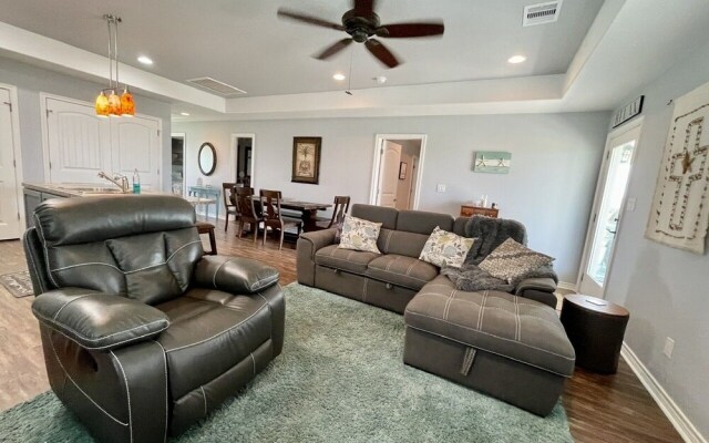 Mimosa Manor 3 Bedroom Home by Redawning