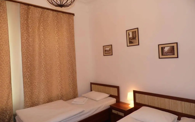 Vavilon Hotel