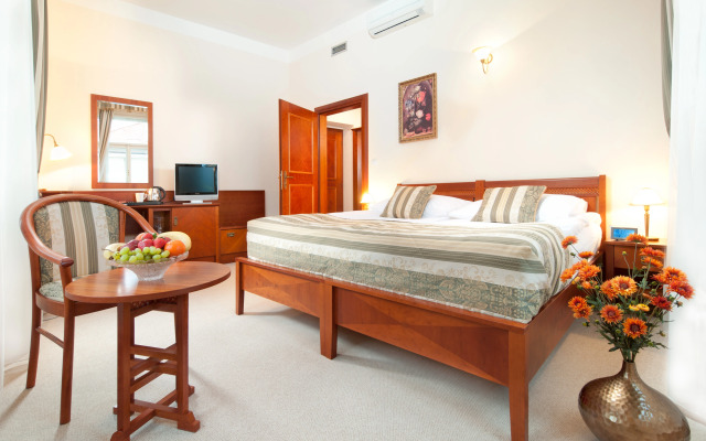 Amigo City Centre Hotel