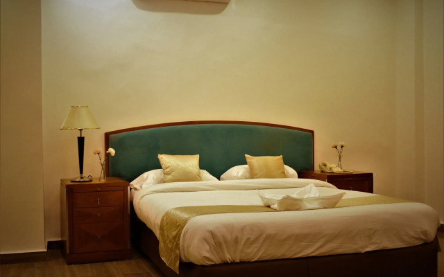New MerryLand Hotel