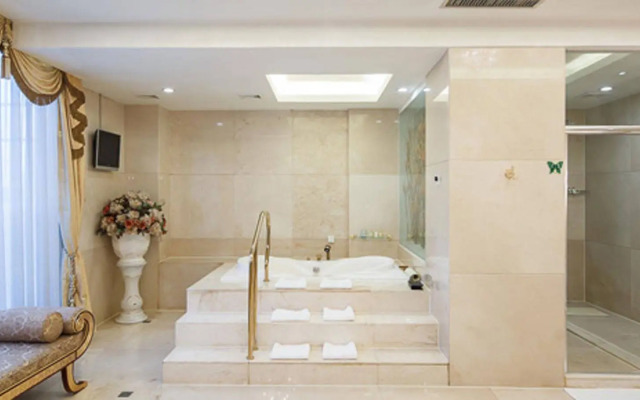 City Hotel