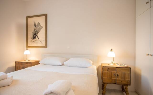 Eclectic island villa - gorgeous sea views, garden by VillaRentalsgr