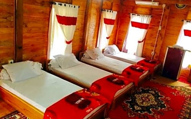 Penginapan Muslim Yuni INN