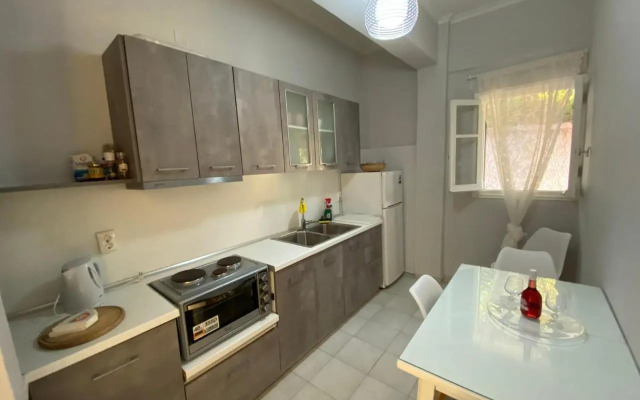 Papadatos Apts With Amazing View - 5mins from the beach
