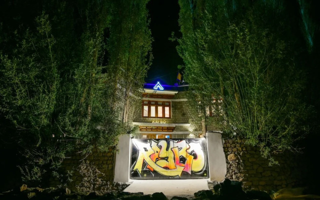 Raybo Hostel & Rooms
