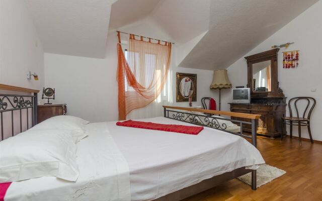 Apartments and Rooms LEA