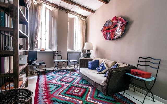 Stylish Halldis Duplex few Steps From Piazza del Popolo and Piazza di