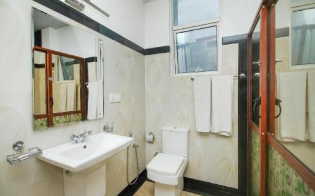 OYO 361 Grand Rovinka Hotel