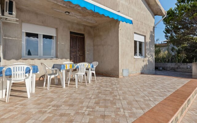 Spacious Holiday Home in Tresnuraghes near Sea