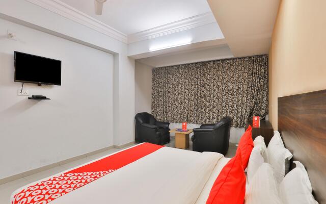 Capital O 16350 Infocity Club And Resort