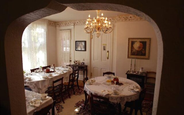 Thompson House Inn & Tea Room