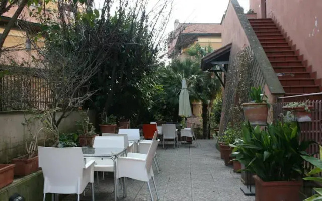Casale Cheap and Chic