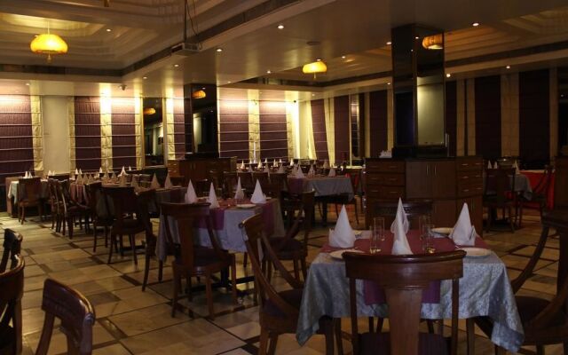 OYO 2617 Hotel Samrat Heavens