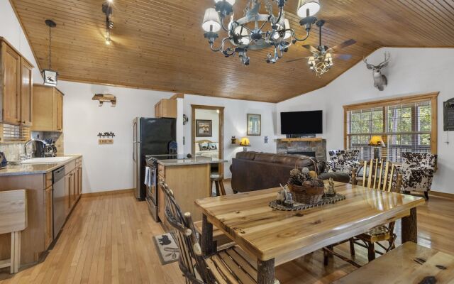 Grey Moose Lodge w/ Amenities Access!