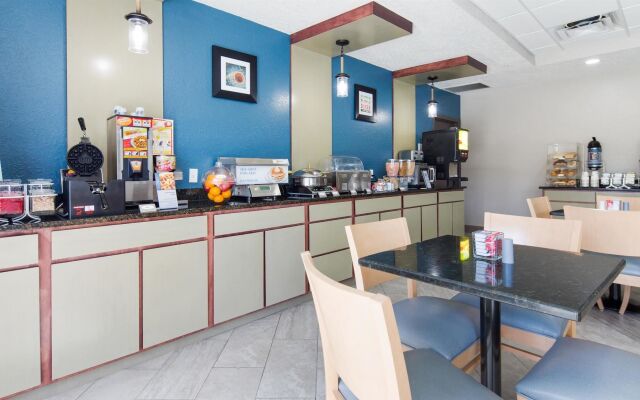 Best Western Waldo Inn and Suites