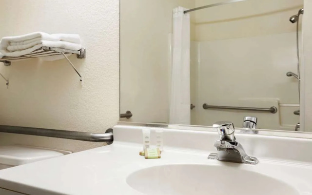 Super 8 Aurora/Naperville Area