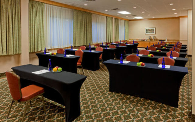Crowne Plaza Hotel Clark Newark
