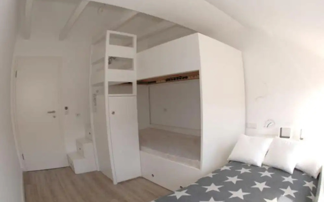 House Flora, Golden Knoepke