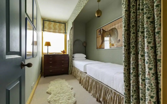 Porchester Square VI by Onefinestay