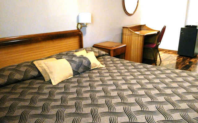 Tritone Hotel