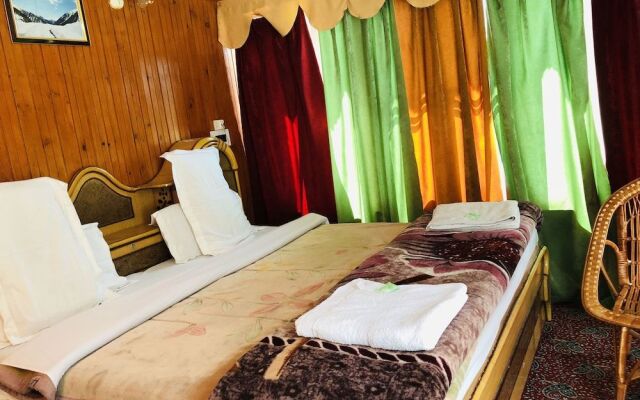 Hotel Glacier Heights