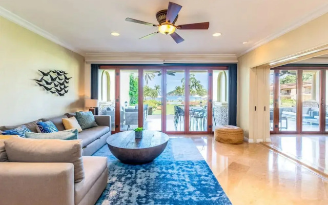 Exquisitely Adorned Luxury Unit Right on Flamingo Beach Sleeps 6