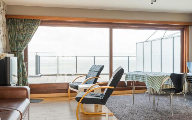 Sea-view apartment in Blankenberge with balcony