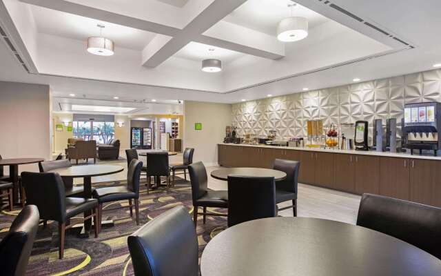 La Quinta Inn & Suites by Wyndham Visalia/Sequoia Gateway